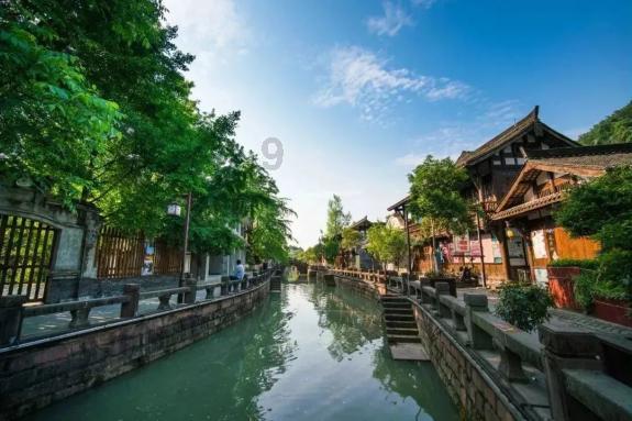【新春走基层】春运里的福建青年志愿者 温暖旅客回家路